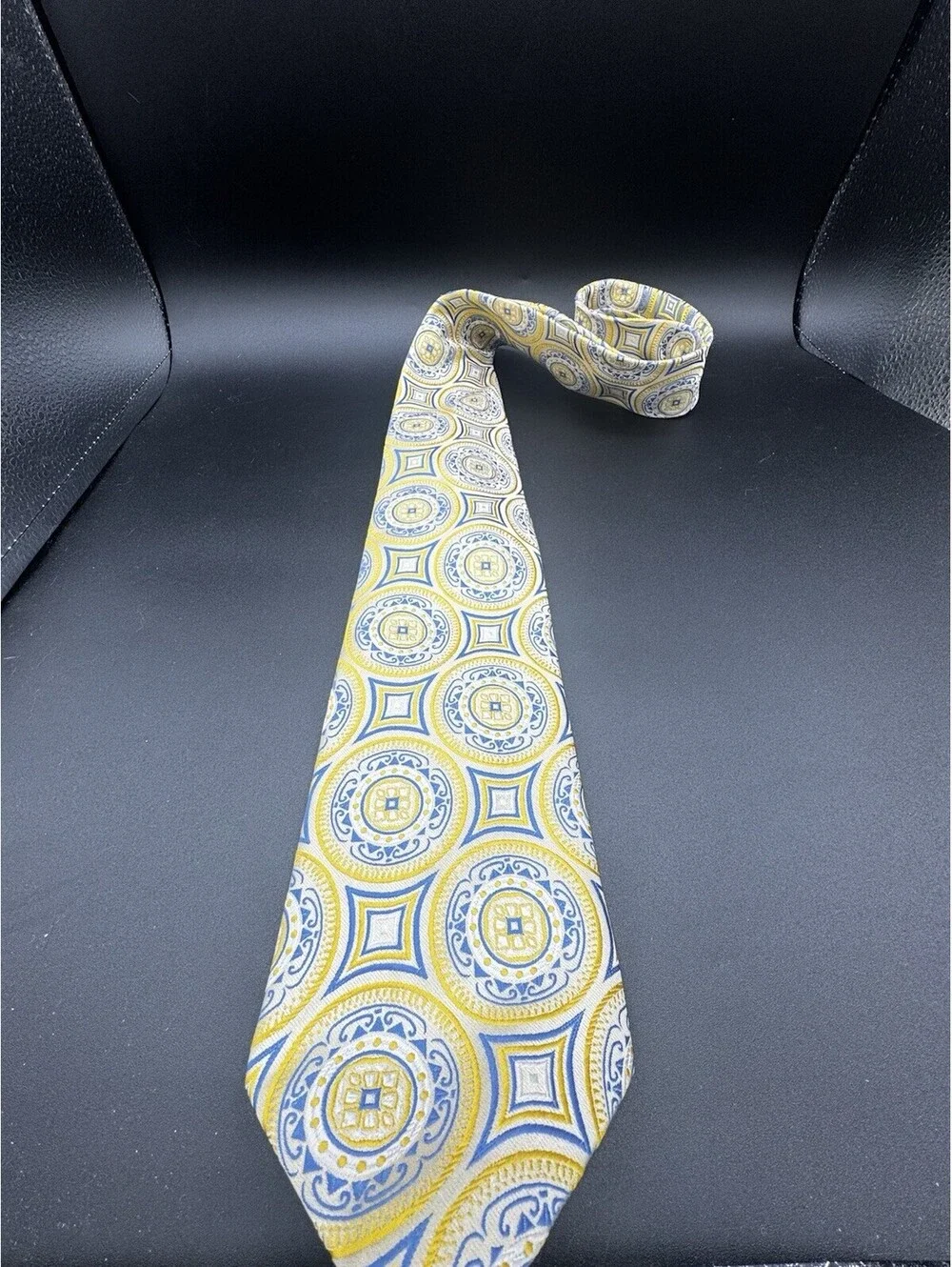 Roland S Martin by Verse 9 Tie Yellow Blue Medallion Rare 60” x 4”
